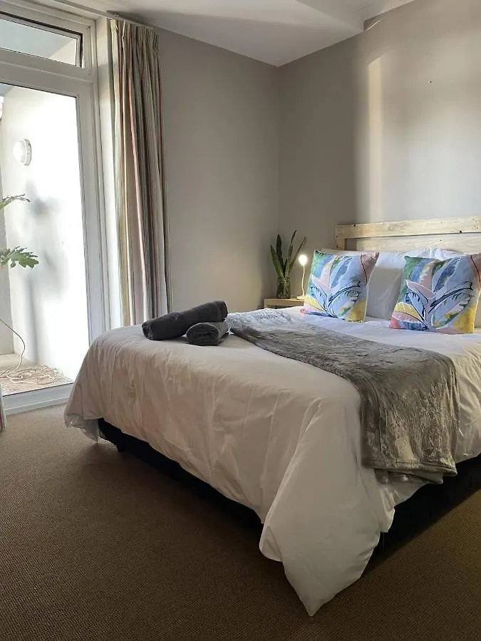 104 Horizon Bay Bloubergstrand 0*,