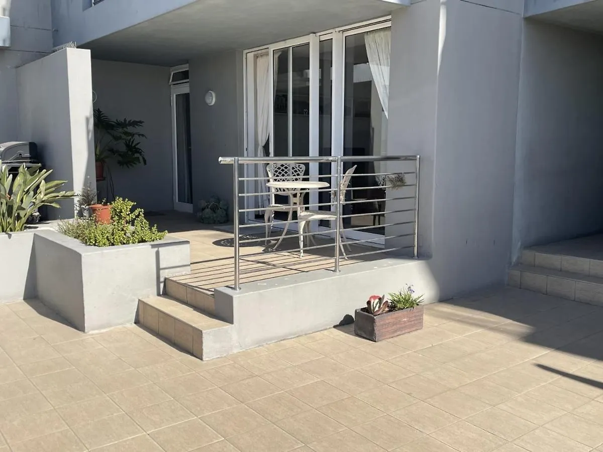 104 Horizon Bay Bloubergstrand 0*,